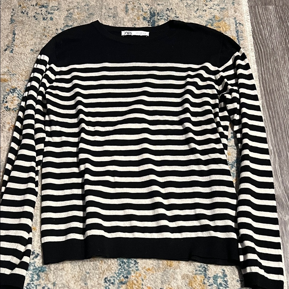 Zara Women's Black and White Striped Crewneck Sweater